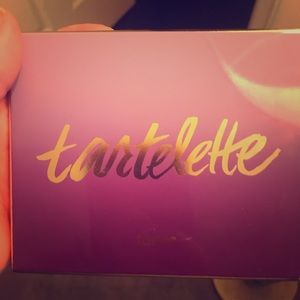 Amazonian tarte eyeshadow palette